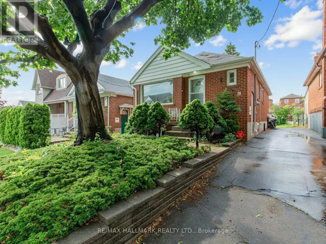 38 YPRES ROAD, Toronto (Keelesdale-Eglinton West), Ontario M6M1N9