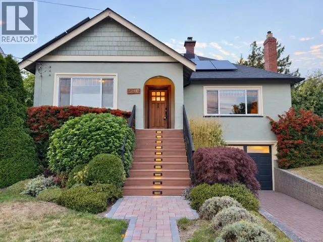 590 Monterey Ave, Oak Bay, British Columbia V8S4T9