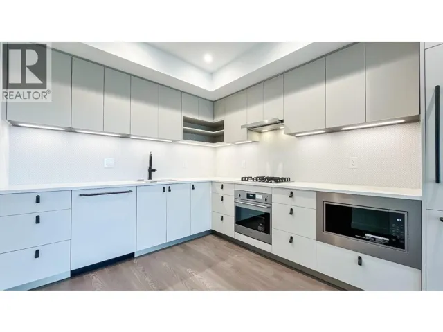 609 1680 E 12TH AVENUE, Vancouver, British Columbia V5N2A3