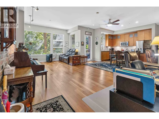 210 240 SALTER STREET, New Westminster, British Columbia V3M0C1