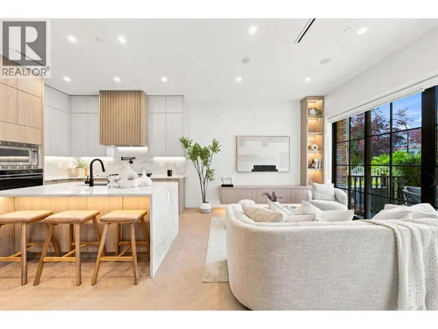 1 646 E 23RD AVENUE, Vancouver, British Columbia V5V1X8