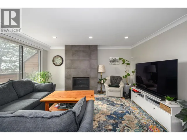 3201 LONSDALE AVENUE, North Vancouver, British Columbia V7N4G8