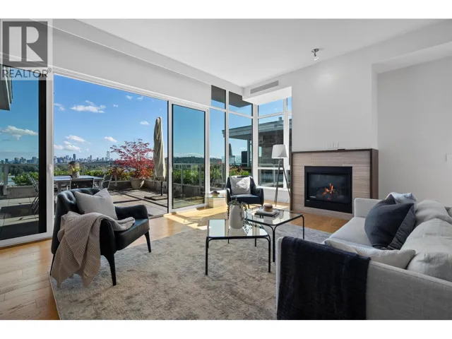 702 876 KEITH ROAD, West Vancouver, British Columbia V7T1M3