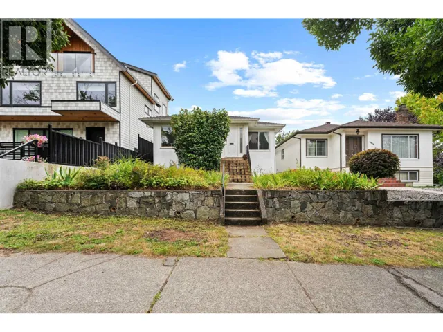 2608 E 4TH AVENUE, Vancouver, British Columbia V5M1K4