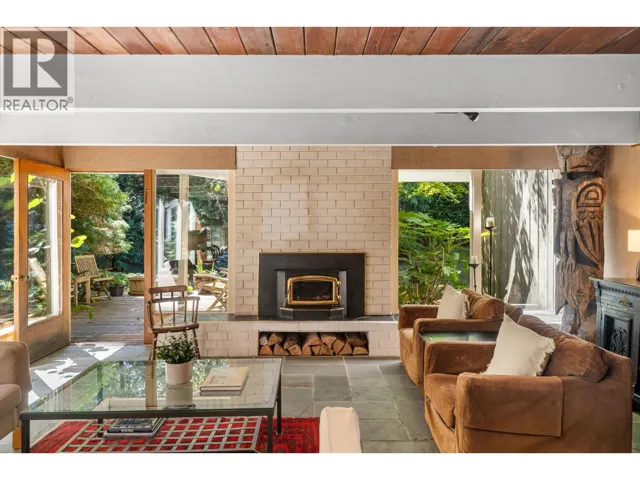 6222 ST. GEORGES AVENUE, West Vancouver, British Columbia V7W1Z7