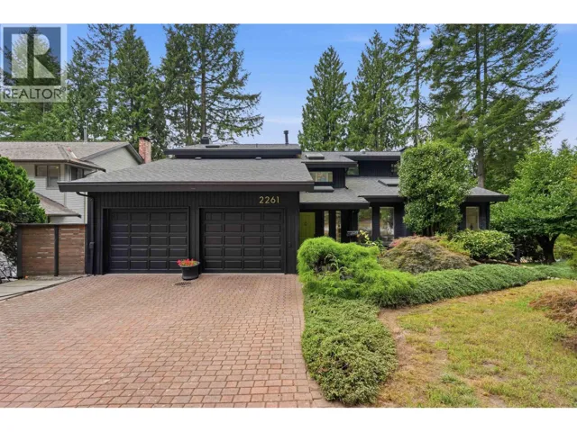 2261 HILL DRIVE, North Vancouver, British Columbia V7H2N1