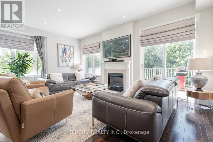 116 - 1331 MAJOR MACKENZIE DRIVE W, Vaughan (Patterson), Ontario L6A4W4
