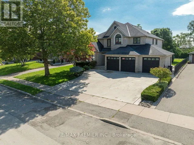 27 GAYDON AVENUE, Toronto (Humberlea-Pelmo Park), Ontario M9M1G6