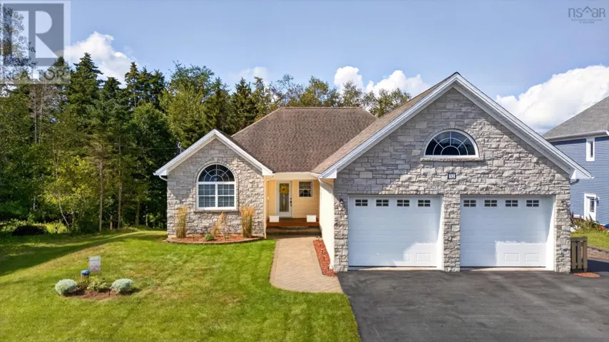 32 DEERVIEW Crescent, Salmon River, Nova Scotia B2N6P6