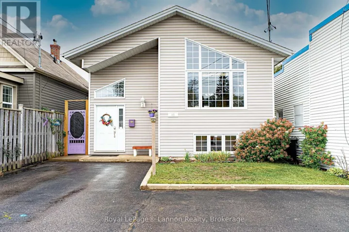 82 BRENT STREET, Thunder Bay (Shuniah), Ontario P7A5T6