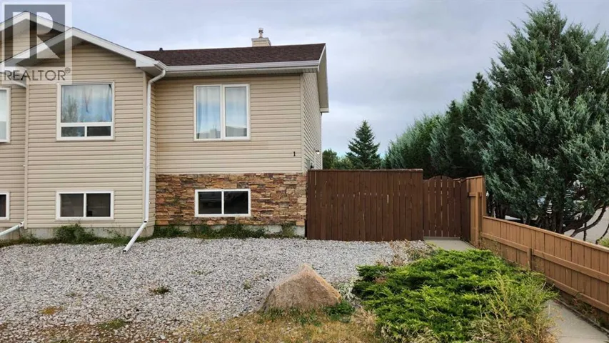 1, 720 Heritage Boulevard W, Lethbridge, Alberta T1K7X7