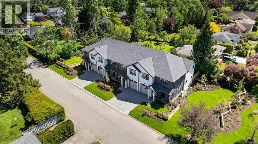4 3333 Henderson Rd, Oak Bay, British Columbia V8Z3P3