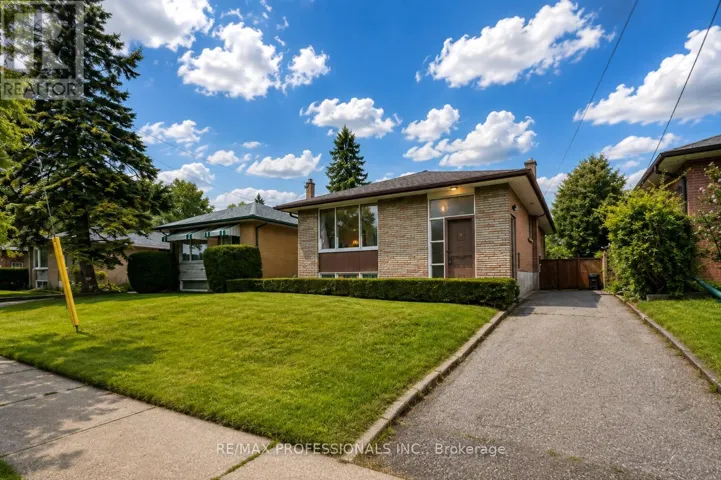 28 BASKERVILLE CRESCENT, Toronto (Markland Wood), Ontario M9C1T8