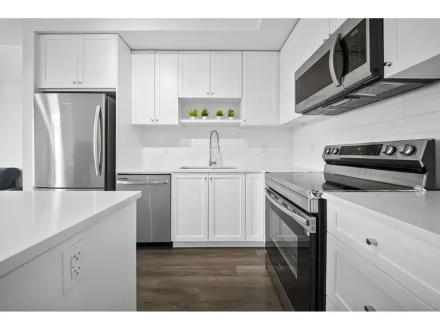 608 13623 81A AVENUE, Surrey, British Columbia V3W3N7