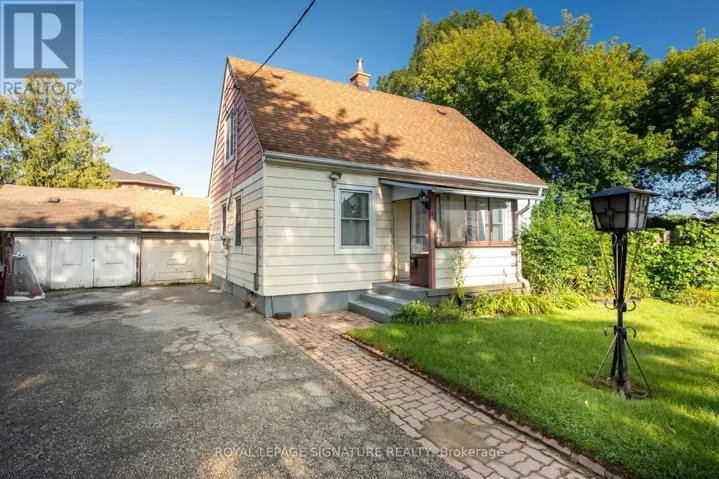 15 KEMP SQUARE, Toronto (Brookhaven-Amesbury), Ontario M6M2V5