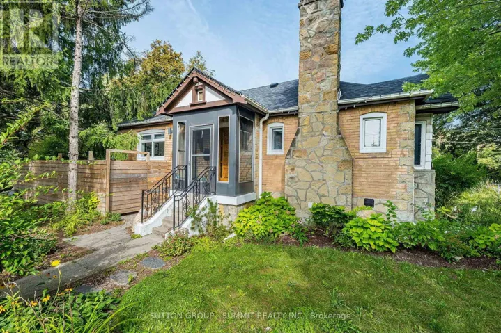 32 ELLIS AVENUE, Toronto (High Park-Swansea), Ontario M6S2X1