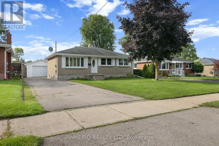 1811 WHITEHALL DRIVE, London East (East H), Ontario N5W1Z2