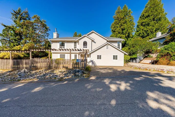 16143 9 AVENUE, Surrey, British Columbia V4A8R4