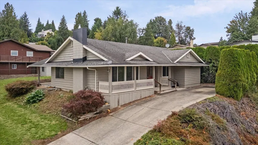 9951 HILLCREST DRIVE, Little Mountain, Chilliwack, British Columbia V2P7P4