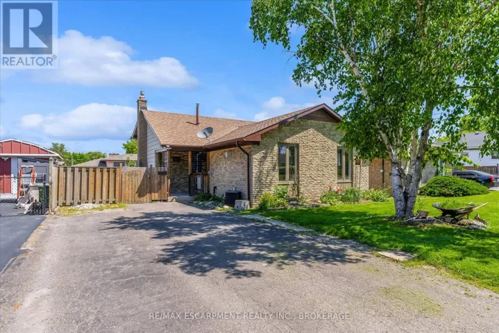 49 GROVE AVENUE, St. Catharines (Secord Woods), Ontario L2P1C9
