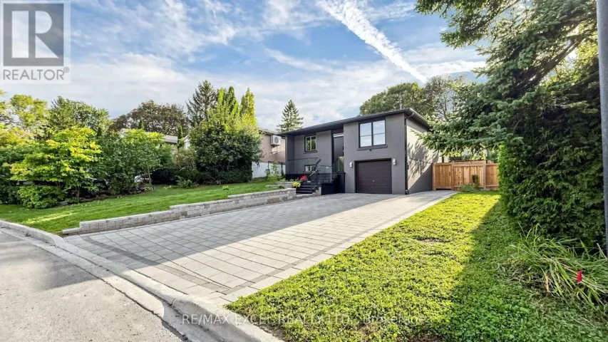 332 DIXON BOULEVARD, Newmarket (Central Newmarket), Ontario L3Y4V6
