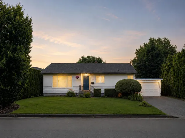 9335 WOODBINE STREET, Chilliwack Proper East, Chilliwack, British Columbia V2P5S6