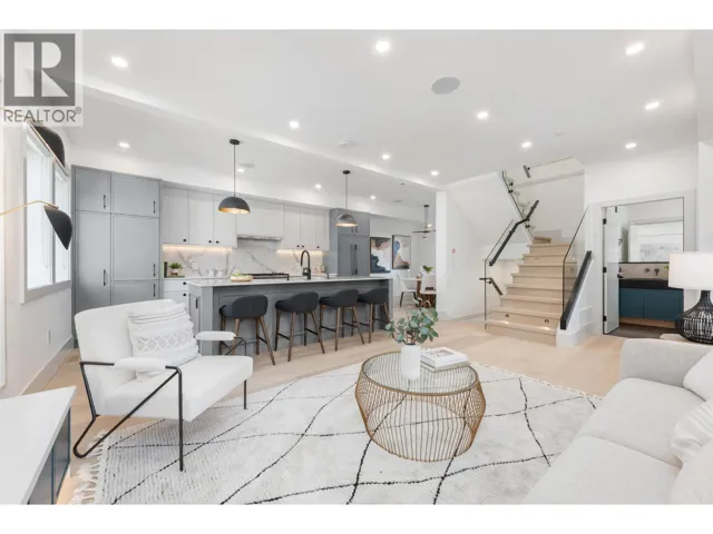 1 375 E 33RD AVENUE, Vancouver, British Columbia V5V2Z8