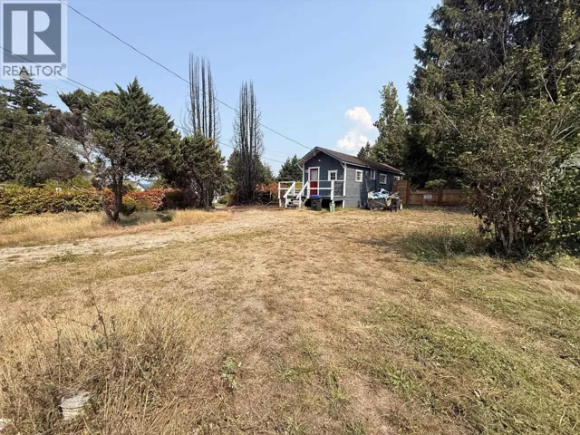 5694 WHARF AVENUE, Sechelt, British Columbia V0N3A0