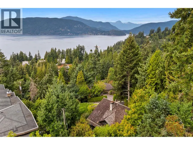 6035 EAGLERIDGE DRIVE, West Vancouver, British Columbia V7W1W7