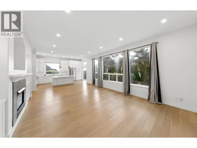 122 CHESTNUT COURT, Port Moody, British Columbia V3H5G4