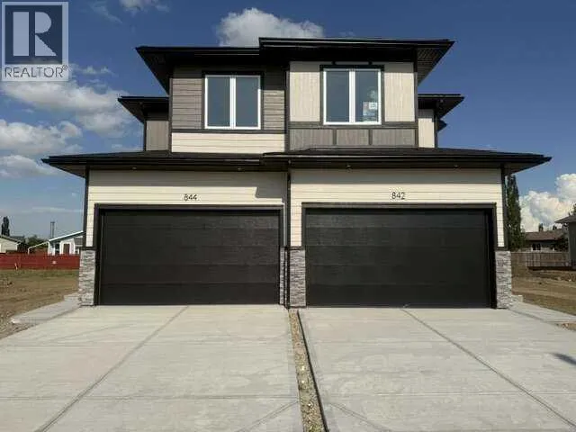 844 Beckner Street, Carstairs, Alberta T0M0N0