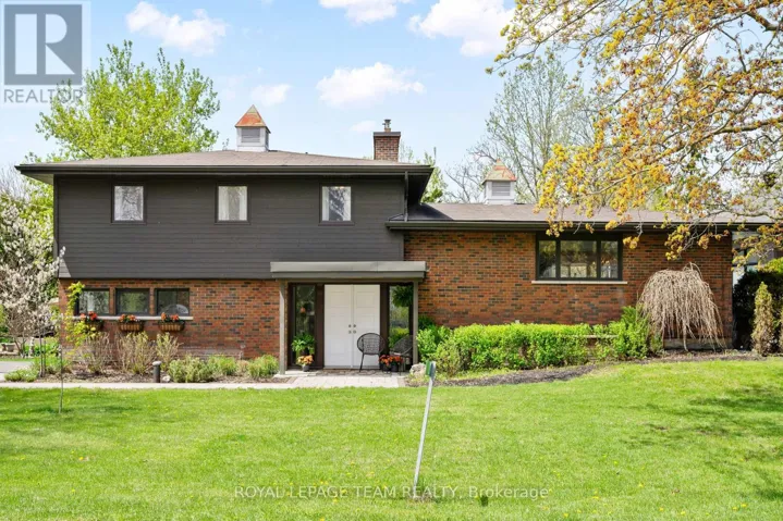 2 LOCKVIEW ROAD, Ottawa, Ontario K4M1B2