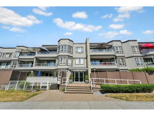 111 1840 E SOUTHMERE CRESCENT, Surrey, British Columbia V4A9C5