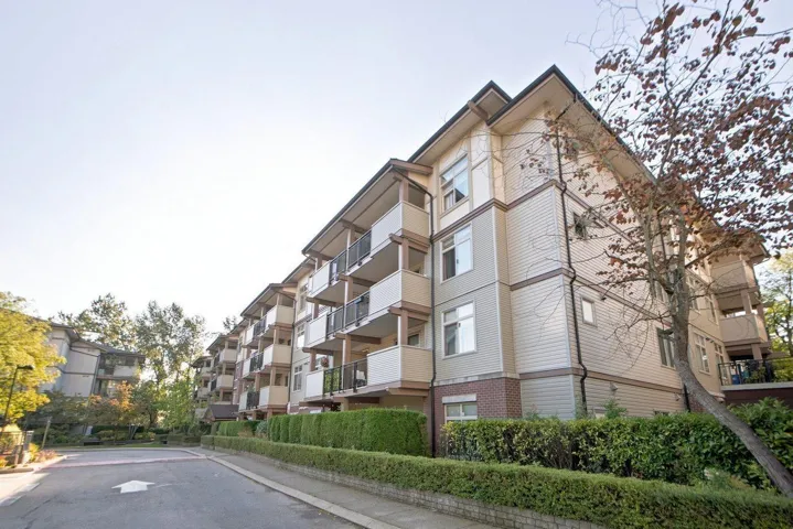 212 10088 148TH STREET, Surrey, British Columbia V3R3M9