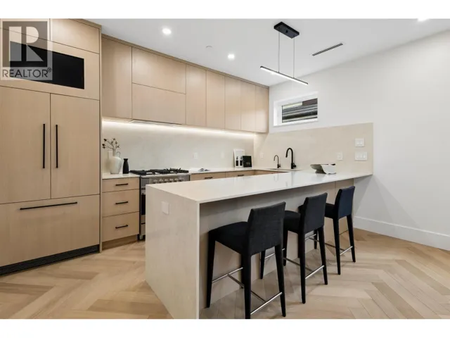 2 3639 E 46TH AVENUE, Vancouver, British Columbia V5S1B7