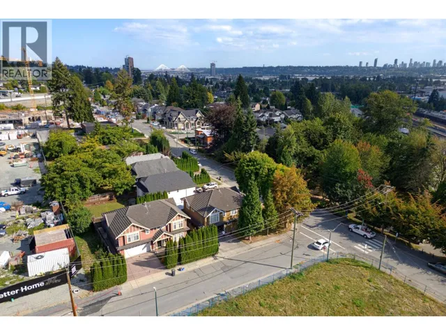 575 ALDERSON AVENUE, Coquitlam, British Columbia V3K1T4