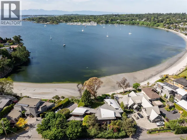 3931 Cadboro Bay Rd, Saanich, British Columbia V8N4G7