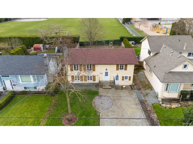 15894 THRIFT AVENUE, White Rock, British Columbia V4B2M8