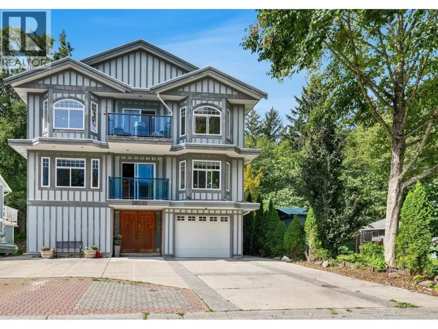 38030 SEVENTH AVENUE, Squamish, British Columbia V8B0J7