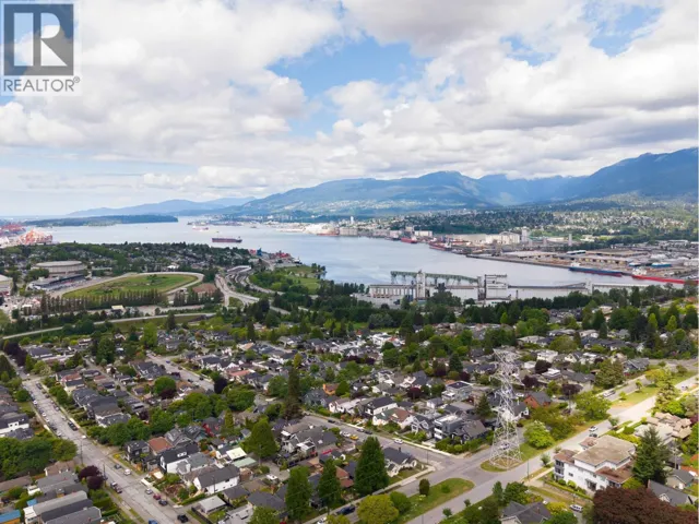 1 3645 DUNDAS STREET, Vancouver, British Columbia V5K1S3