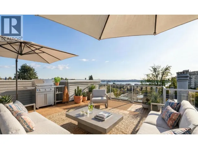 416 ST. GEORGES AVENUE, North Vancouver, British Columbia V7L3H1