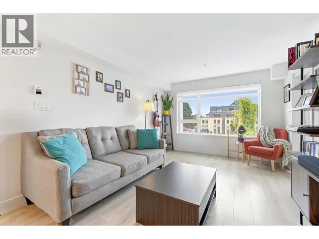 305 1519 CROWN STREET, North Vancouver, British Columbia V7J1G6