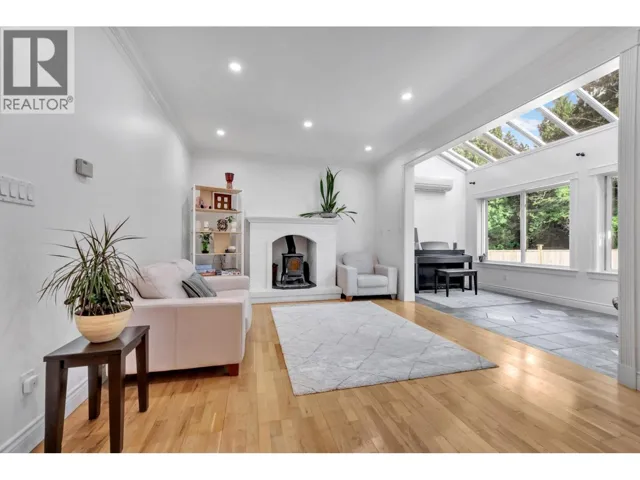 425 TEMPE CRESCENT, North Vancouver, British Columbia V7N1E7