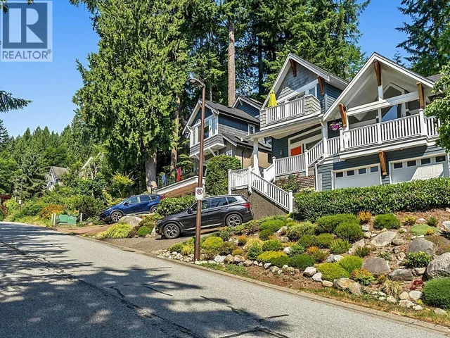 1074 KILMER ROAD, North Vancouver, British Columbia V7K1R1