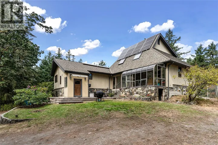 6101 Castlerock Rd, Saanich, British Columbia V9E2G5