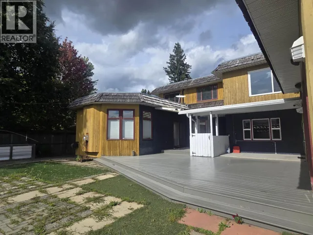 2550 LAURIER CRESCENT, Prince George, British Columbia V2M2B5