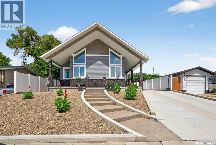 1130 Stadacona STREET W, Moose Jaw, Saskatchewan S6H2B3