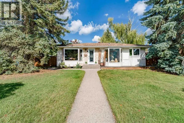 52 Windermere Road SW, Calgary, Alberta T3C3K5