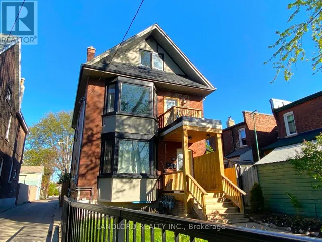 82 PARKWAY AVENUE, Toronto (Roncesvalles), Ontario M6R1T5