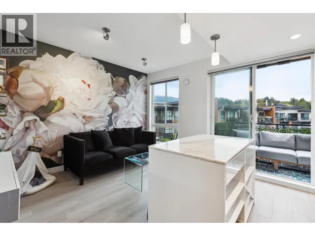 513 733 W 3RD STREET, North Vancouver, British Columbia V7M0C8